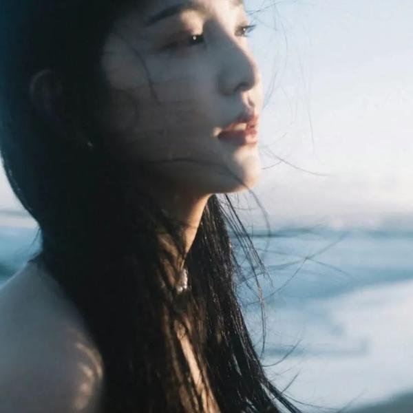 背背篓的网球少年